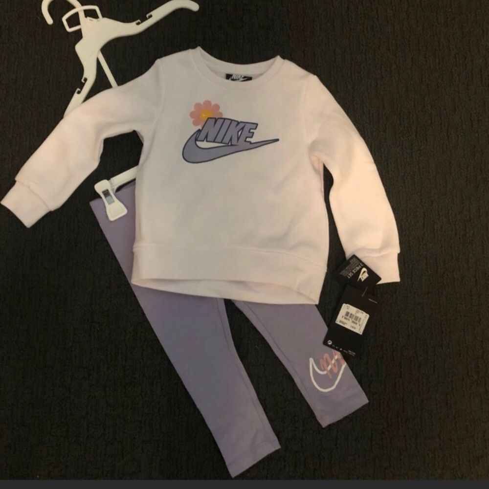 Nike size 3T